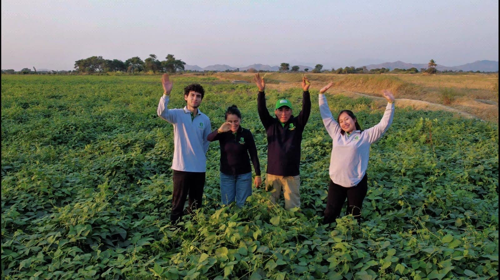 Equipo de Business Beans en el campo